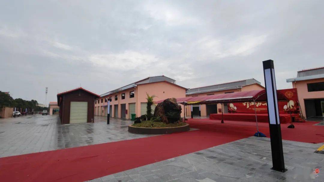 钦州大学城美食广场要开业了,网友:还在装修中_北部湾_生活_烧烤