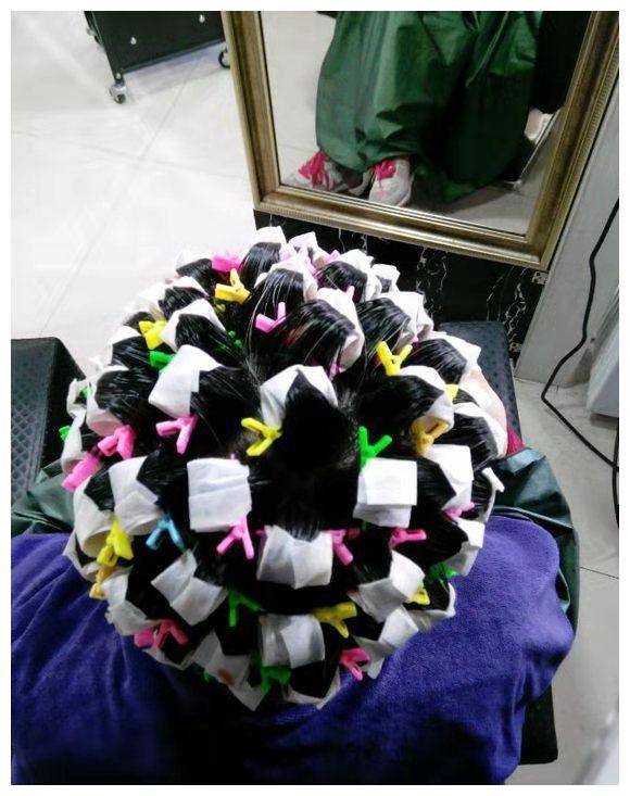 这就是男性烫发状态.这个操作方法叫"皮卡路".