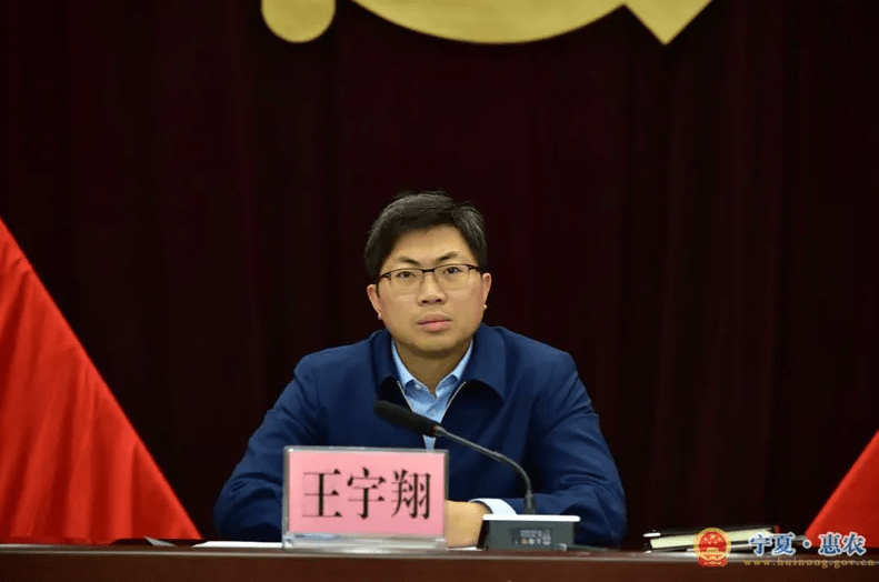 研究生学历,中共党员,现任石嘴山市人民政府党组成员,副市长,惠农区委