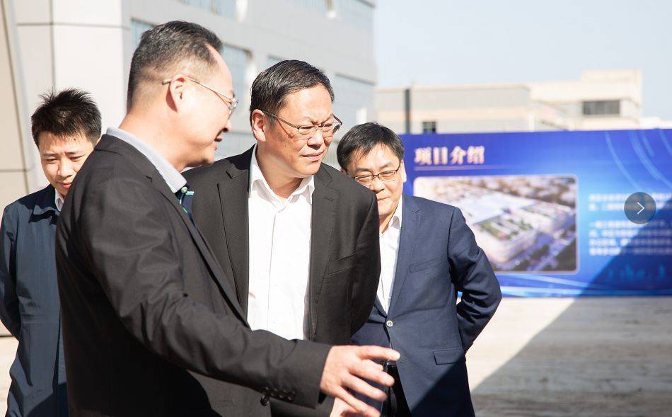 10月17日下午,金坛区委书记陆秋明,金城镇党委书记李祁 ,金城镇镇长