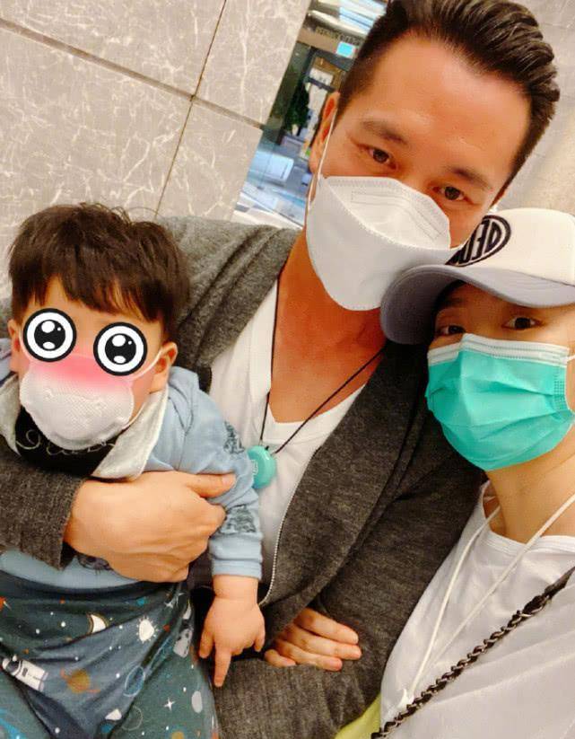 父子久别安以轩担忧儿子叫爸爸“叔叔”，晒一家三口合照幸福满满