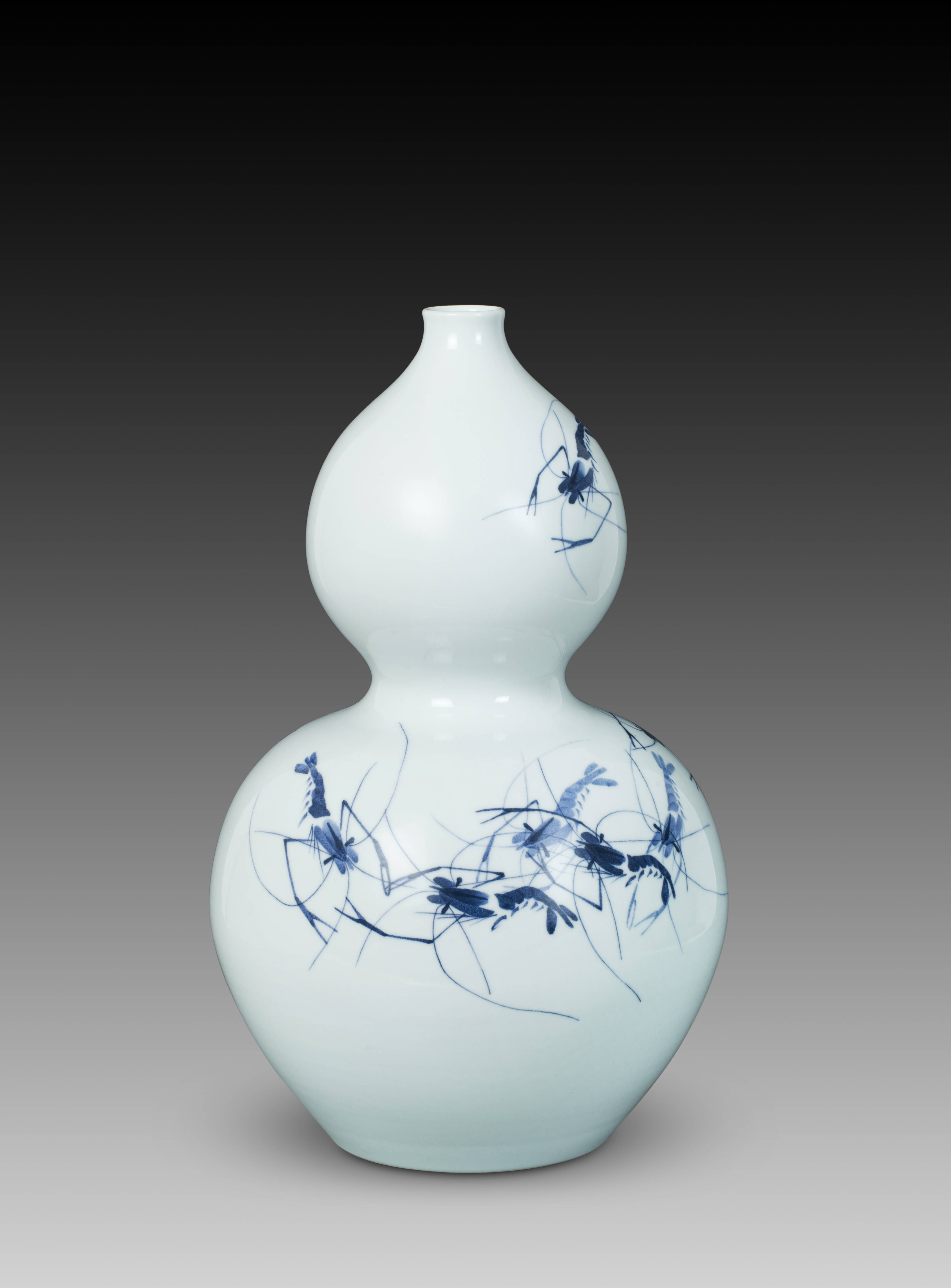 感受吴小华(江西省陶瓷技能大师)画虾的执着追求及其作品的审美魅力