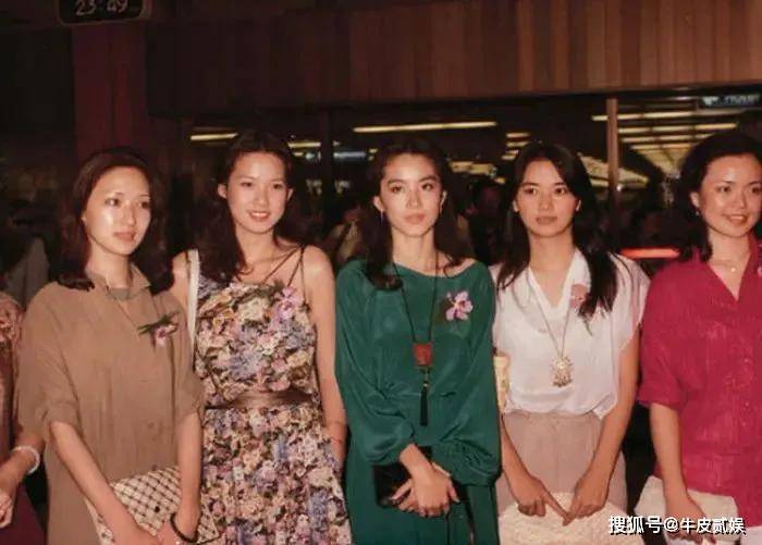 港风女神气质_那些年港片女神的风采_港风妆容穿搭风格