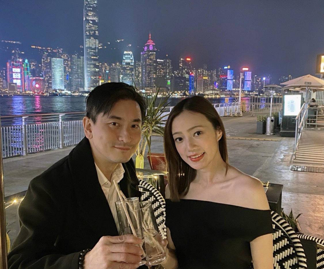 前tvb小花李思欣和老公庆祝结婚9周年,相继离巢只为寻新出路_范振