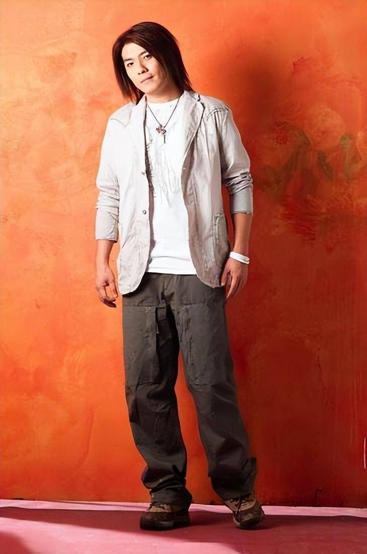 "工地歌王"阿杜:从包工头到一夜成名,为何在巅峰时期隐退?