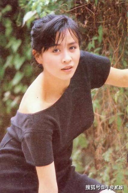 港风妆容穿搭风格_那些年港片女神的风采_港风女神气质