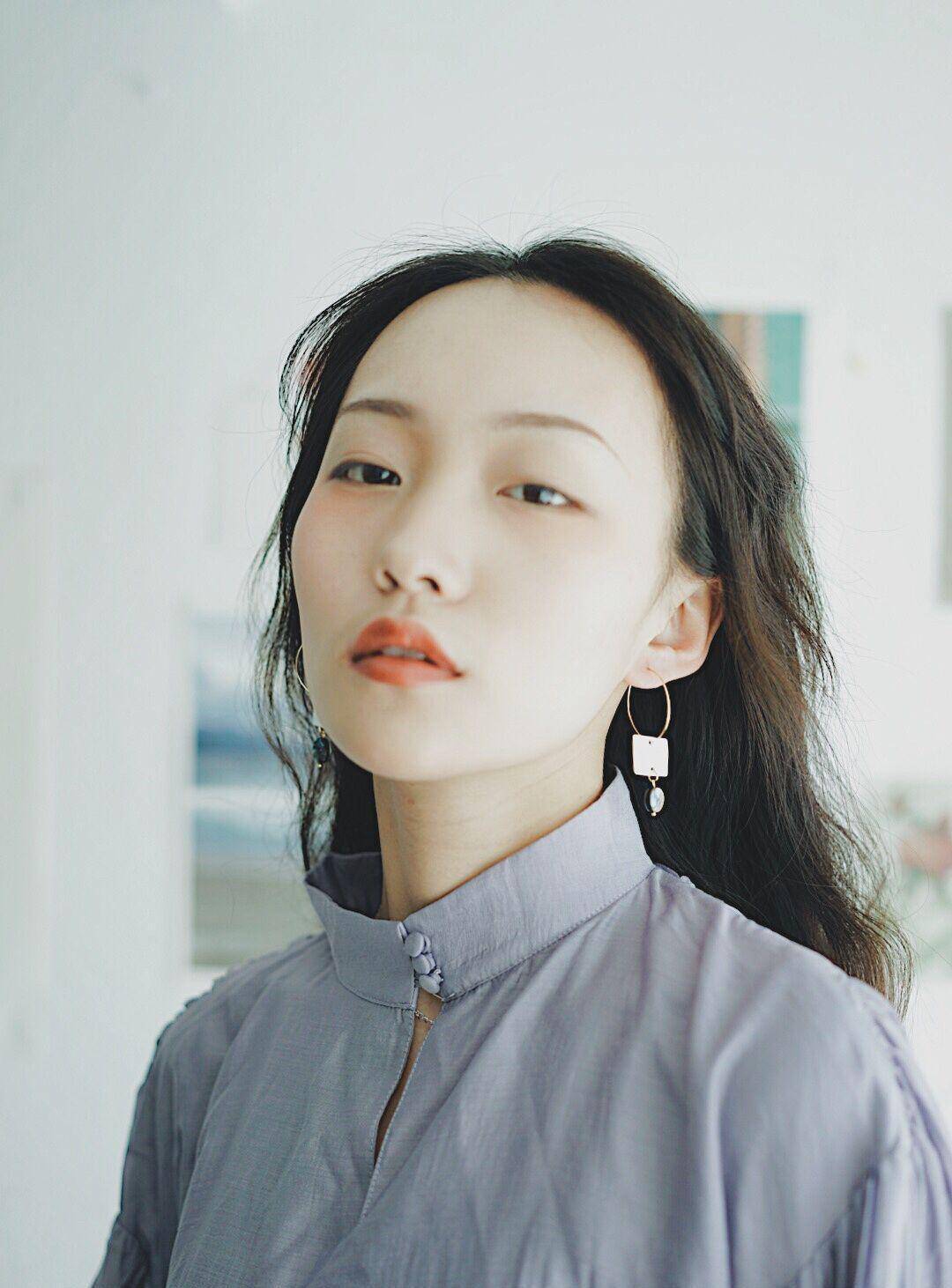 "疯产姐妹"贝勒爷私下穿衣太高级,气质高冷一点都不丑_时尚_耳环_风格