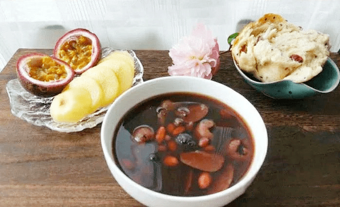 养气血就是养命,秋冬必备补血养颜小红汤_素食_com_红糖