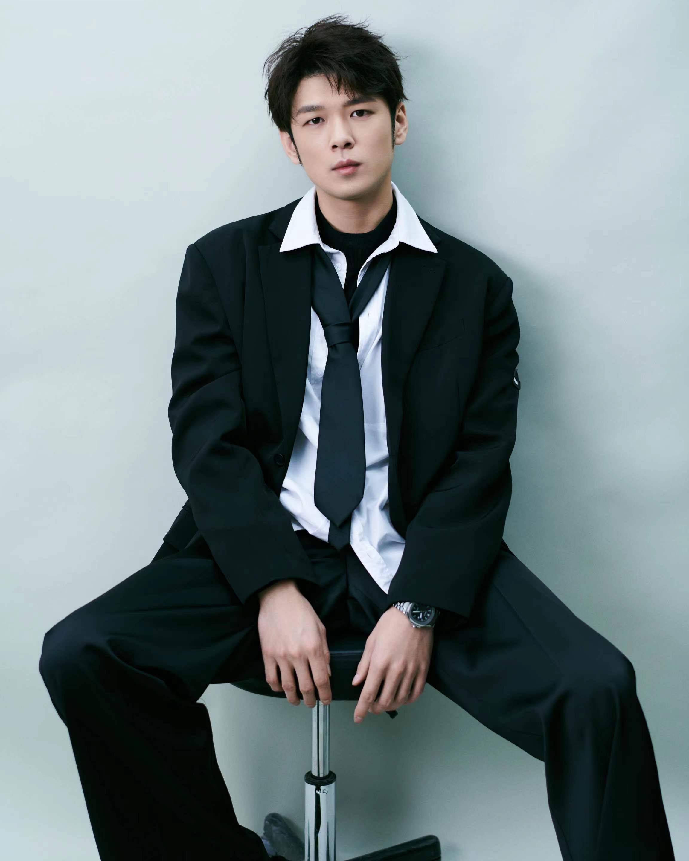 盛英豪1021生日快乐!率性无畏,开启新篇章_搭档_剧中_大片