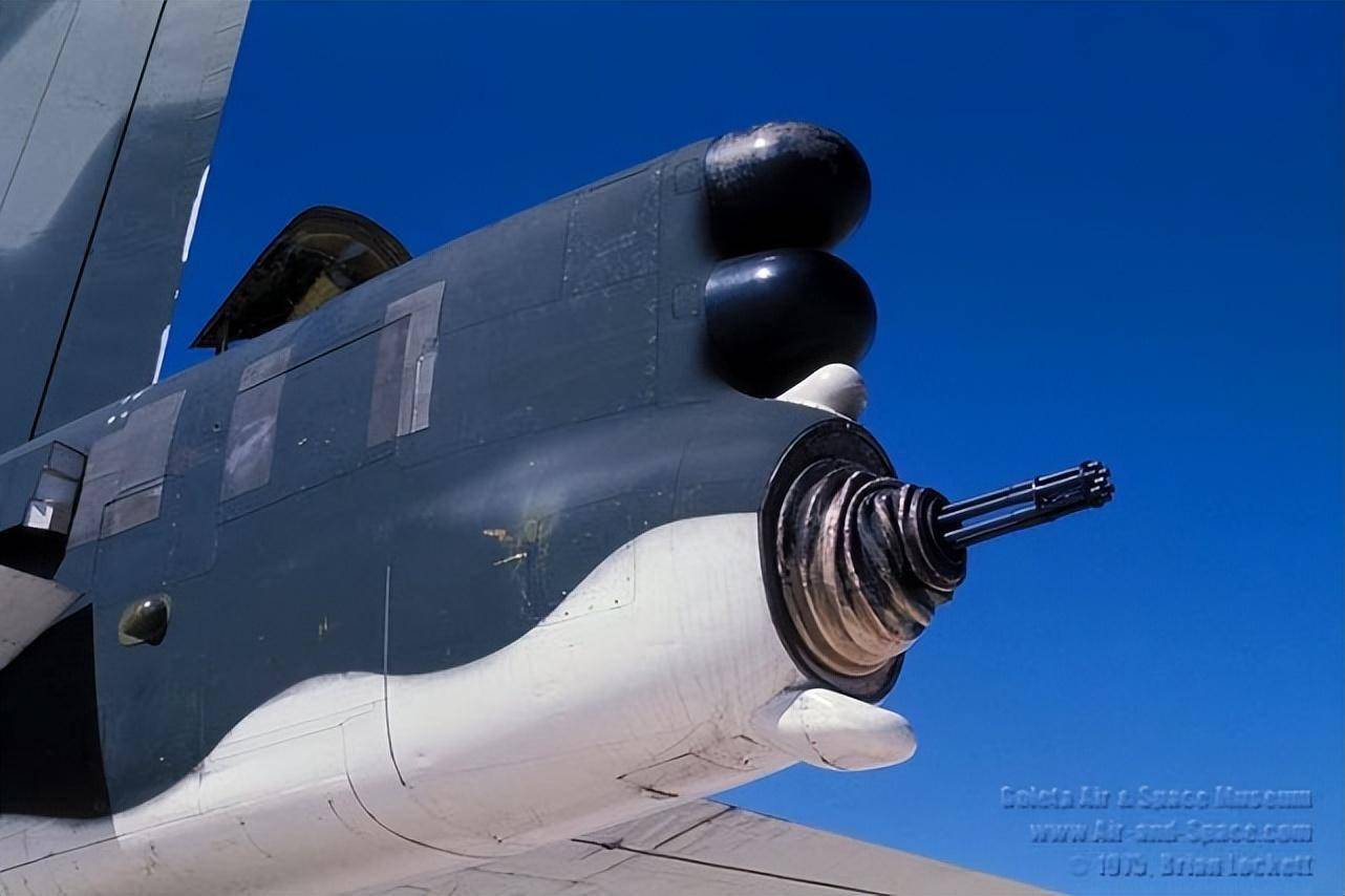 老兵不死！美军B52轰炸机升级，飞到2050年，将服役近百年