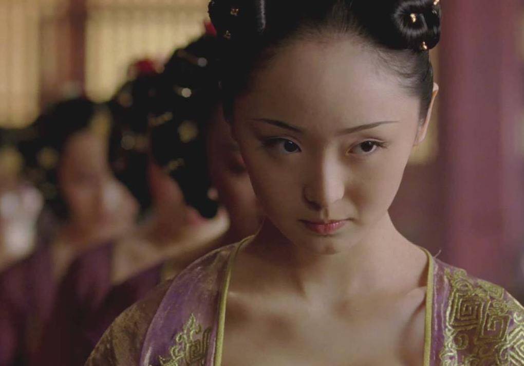 罗晋曾为她痴狂,今32岁却成为龙套演员_李曼_满城_黄金甲