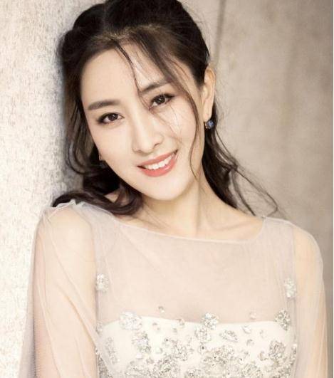 哈尔滨盛产美人,12位冰城女星,个个清丽出尘,明艳动人_于莉_叶继红