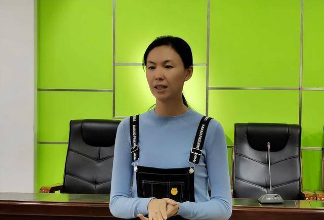 中国首位盲人模特王蕾蕾:即使失去光亮,也要活出光芒万丈_父母亲_女性