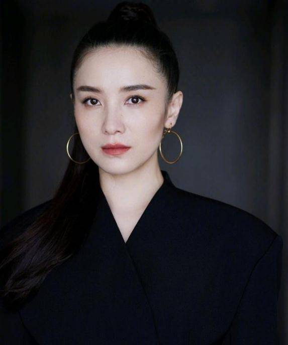 哈尔滨盛产美人,12位冰城女星,个个清丽出尘,明艳动人_于莉_叶继红