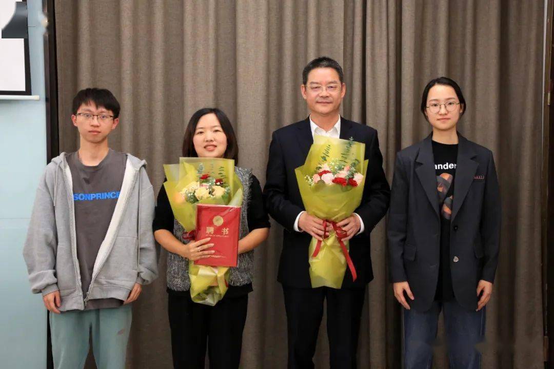 首先,副校长叶登样宣读了《平阳中学2022年师徒结对名单(教学,德育)》