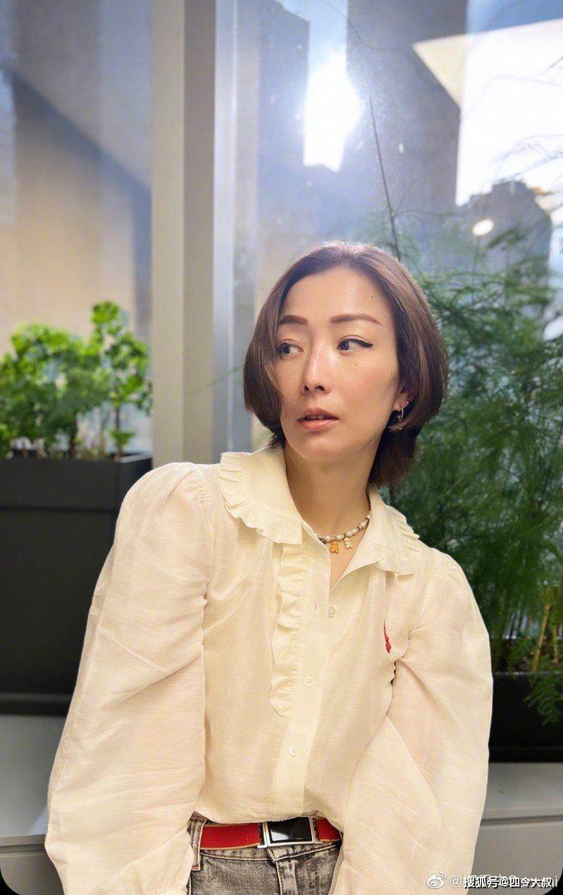 香港歌手许志安于2019年4月与女星黄心颖爆出"安心"绯闻事件,休息三年