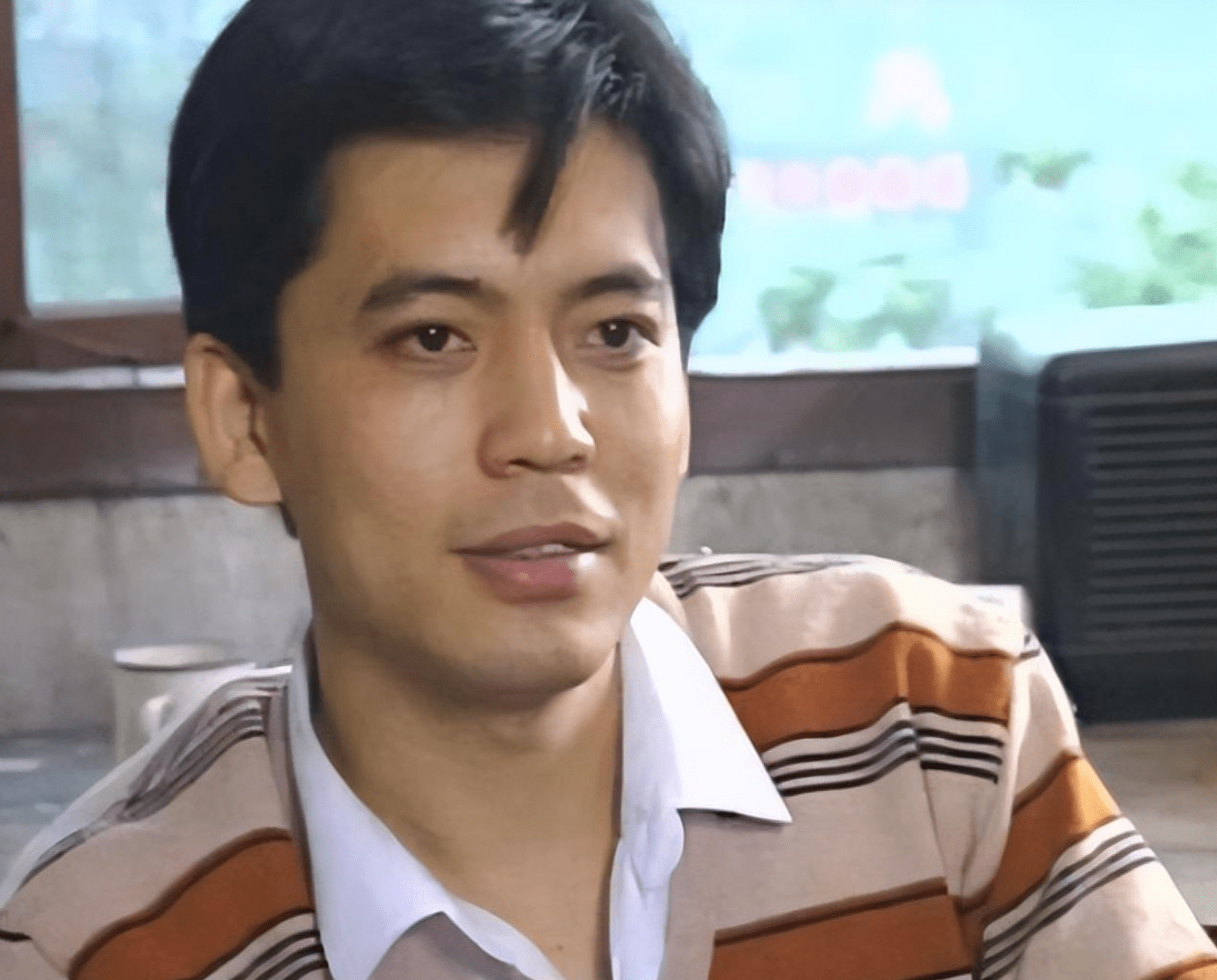 何政军:大学时错过巩俐,后娶初恋为妻,婚后育一女,32年无绯闻_范雨