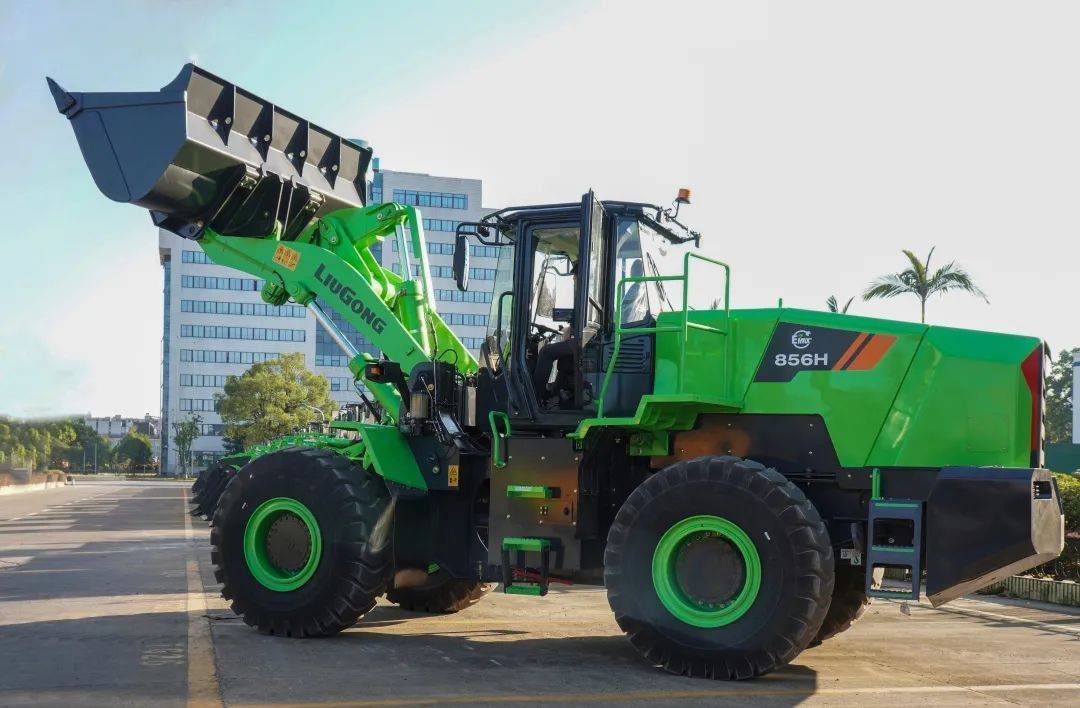 柳工电动装载机批量交付水泥行业跨国大客户_设备_合作_采购