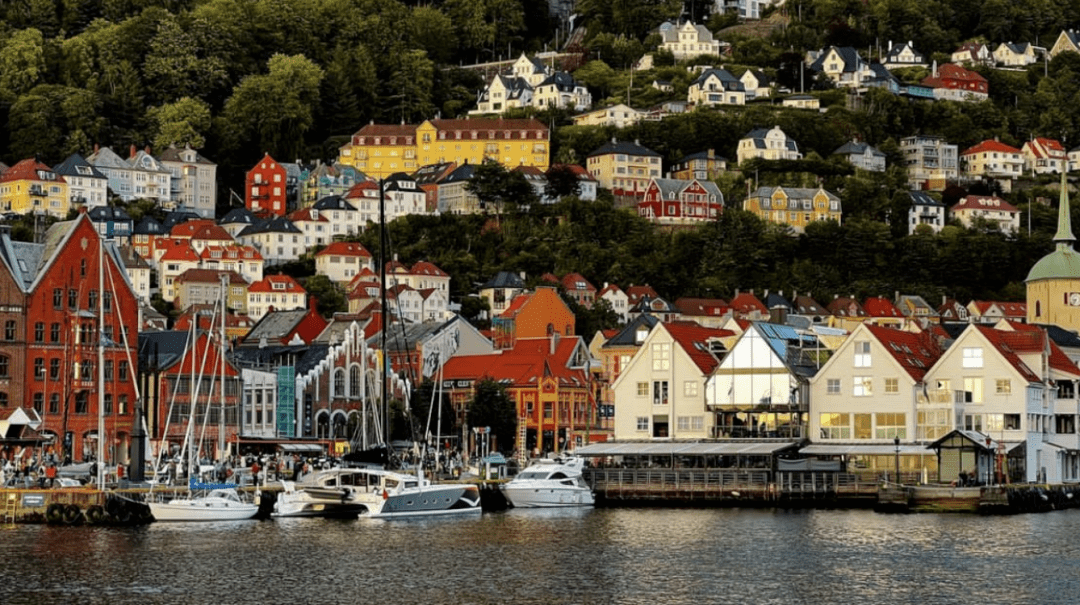 布吕根是挪威第二大城市卑尔根的码头,1979年被联合国教科文组织列为