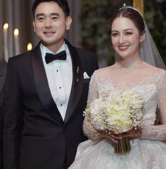 欧阳娜娜教父tae晒婚礼现场照片,标题是泰国林志颖,老婆颜值超高_唐晨