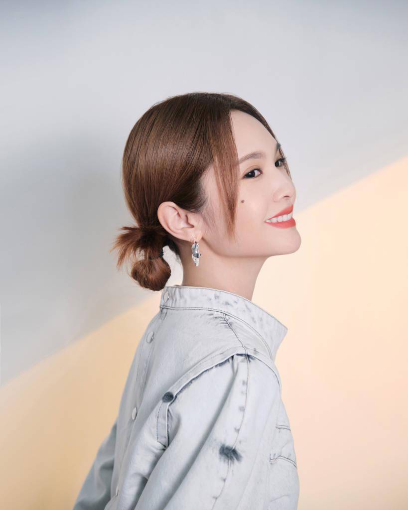 杨丞琳《我们的歌》最新写真 牛仔套装俏皮前卫_杨丞琳_牛仔_写真