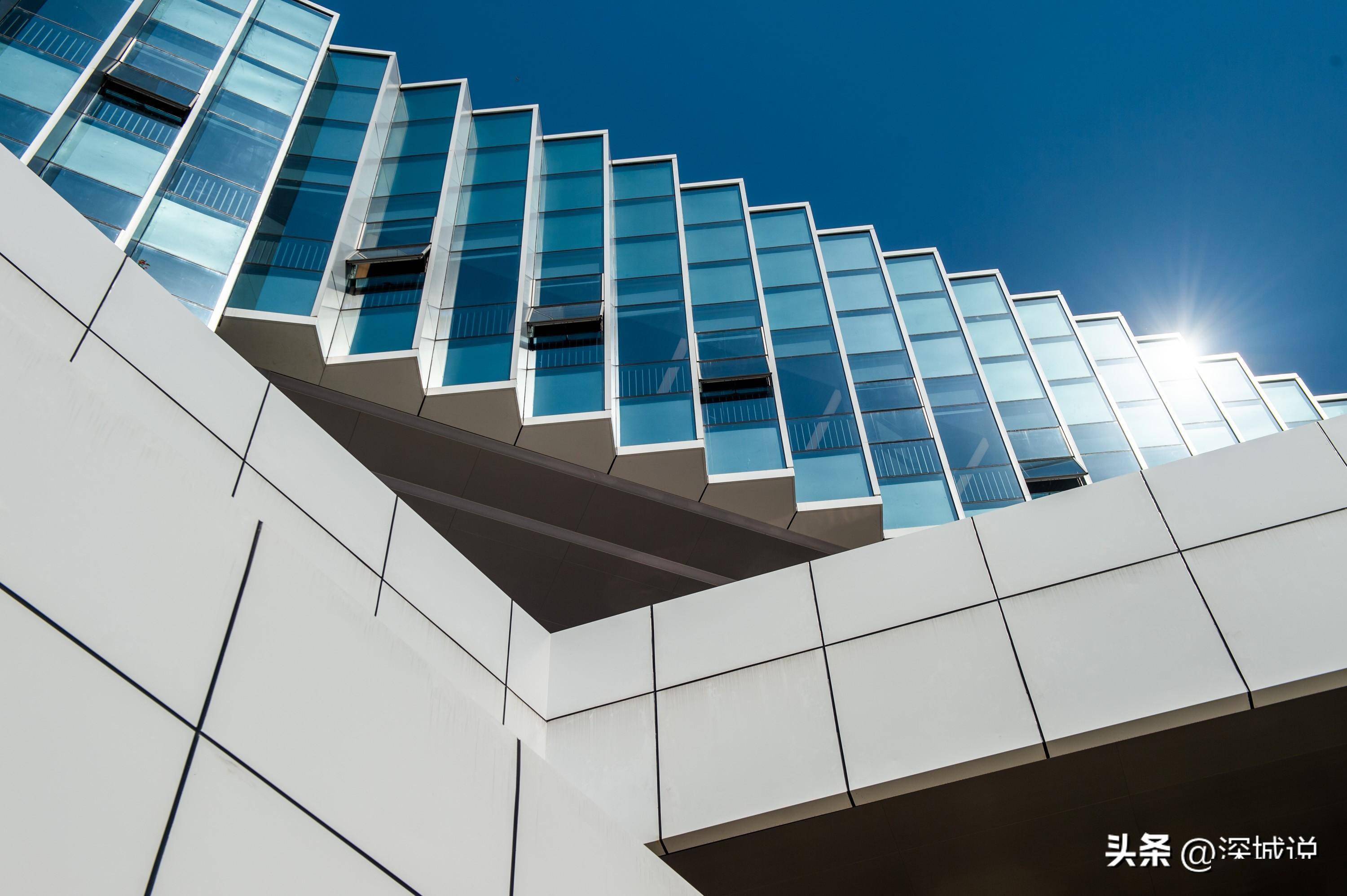 深大丽湖校区这栋蓝色玻璃建筑富有特色,原来是这个用途_中央图书馆
