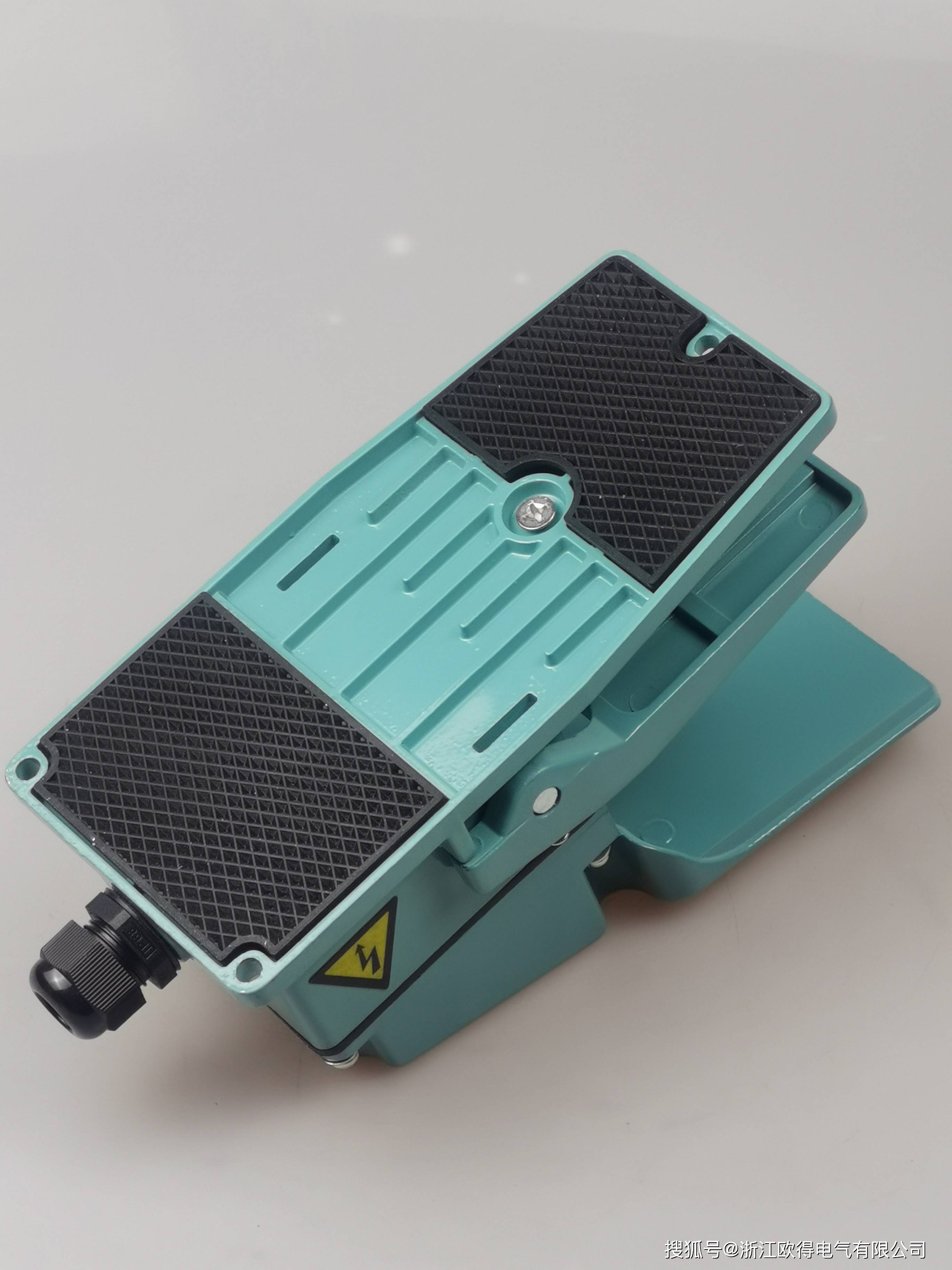 脚踏开关 dhf-1rxg10 带防护罩 tfs-302 数控锻压机械设备用_认证