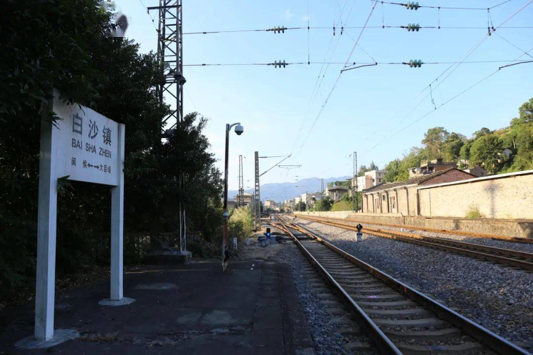 冠以"镇"的车站,目前福建境内共有五个,分别为白沙镇站,小桥镇站,小池