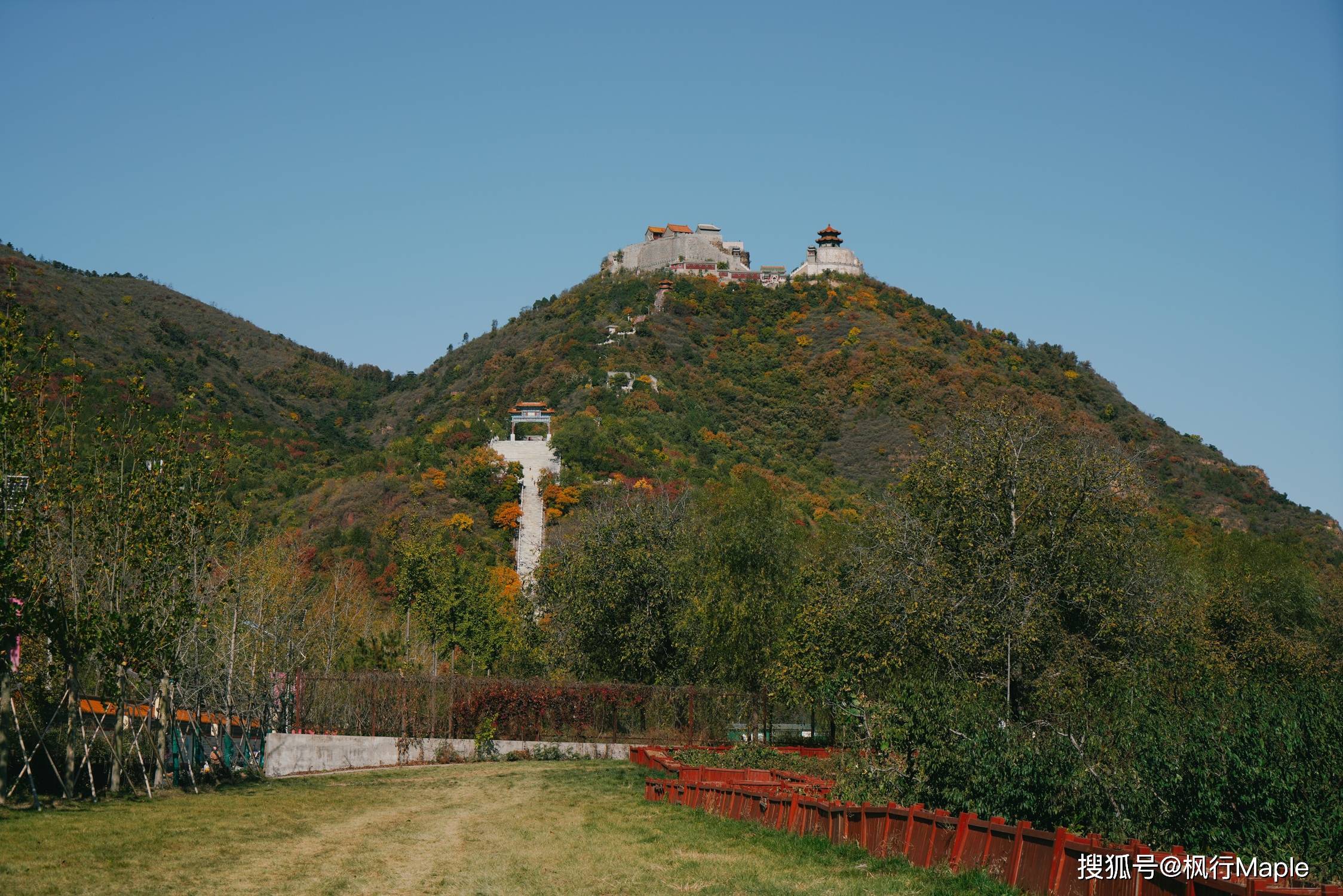 北京周边近畿福地,道教圣地丫髻山赏秋攻略_景区_山顶_步道和