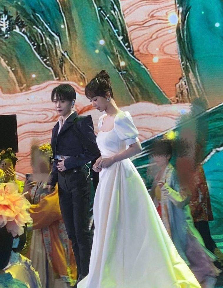 电视晚会节目单:歌隼合体,王俊凯关晓彤再同框,龚俊加入_歌曲_青春