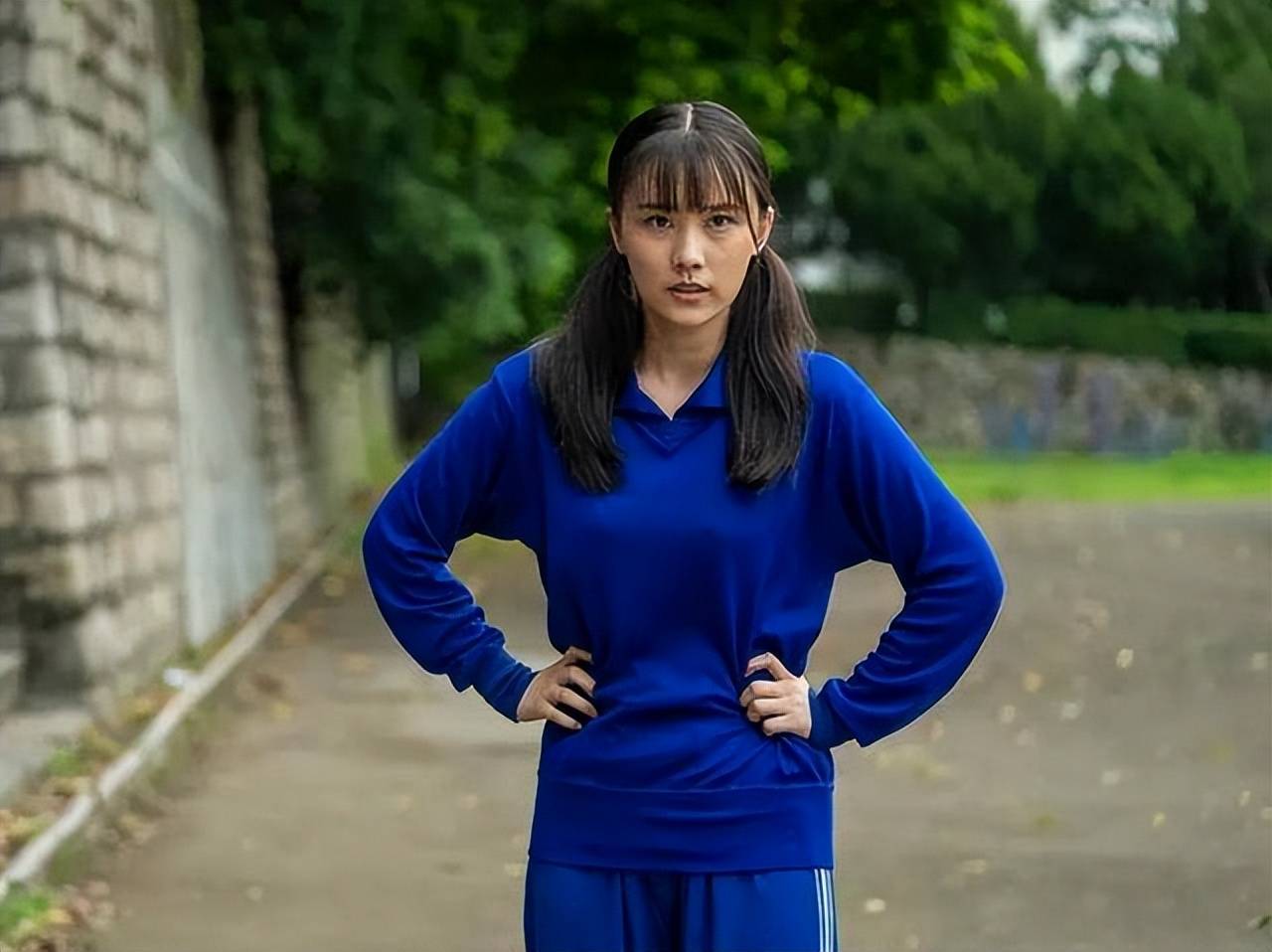 二哥雷德水和钟巧巧是同班同学,两人追求一致,靠着读书终将改变命运