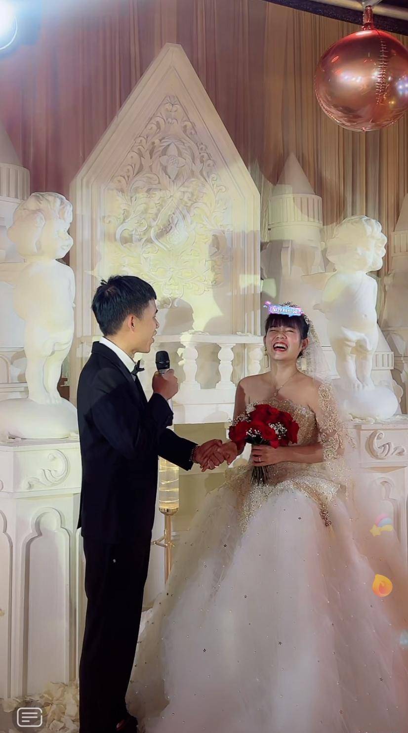 3000w网红陈三废大婚,单亲家庭长大的两人对妈妈致谢,感动网友_陈橙