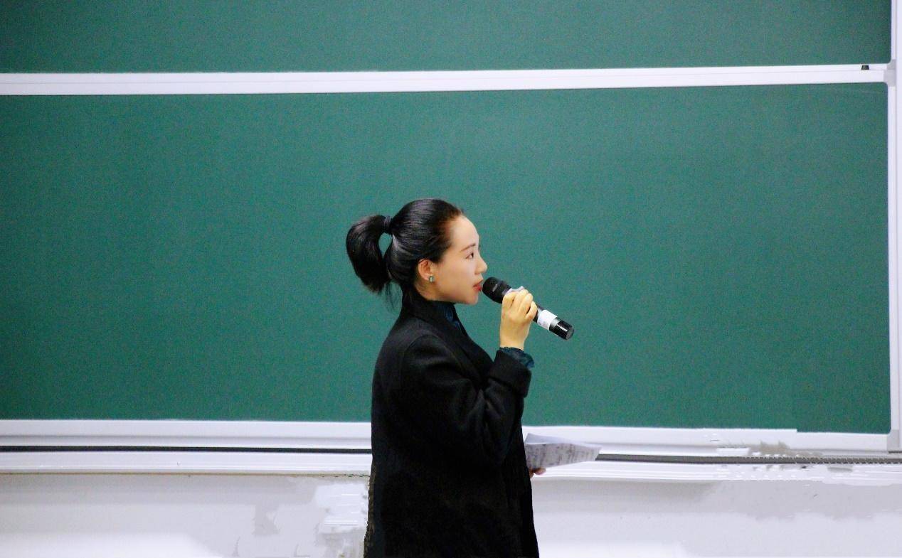 鹤峰柳子戏传承人熊晓华参与高校交流,现场展现 "假嗓甩腔" 绝技_文化