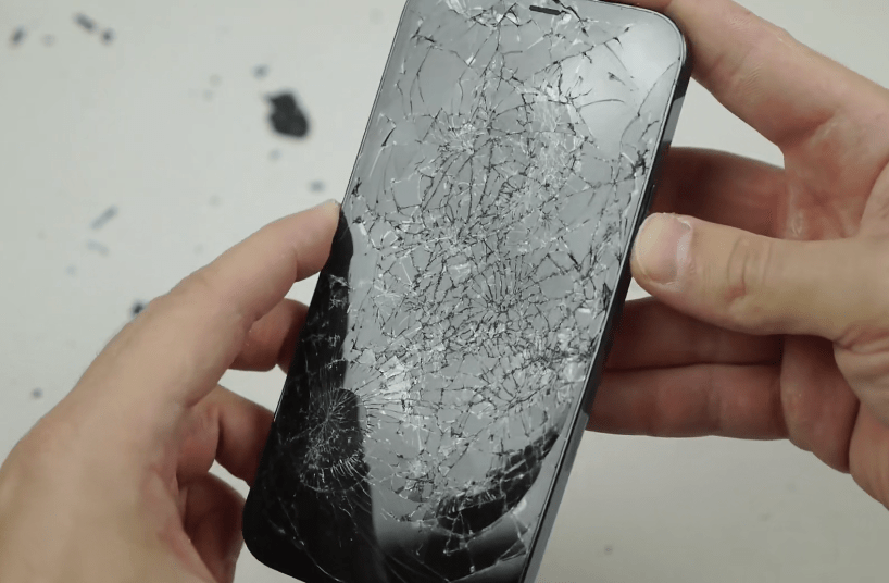 为了搞垮iphone,这些人真的太拼了…_手机_车祸_测试