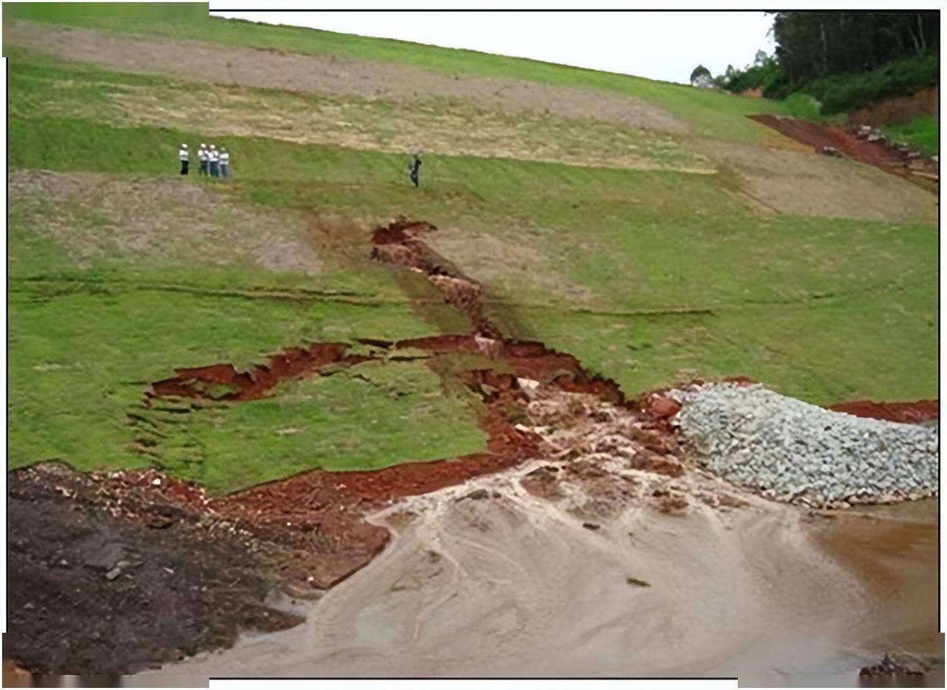 1998年长江大堤溃决在即,数十万人未撤离,连长下令:死守30分钟_九江