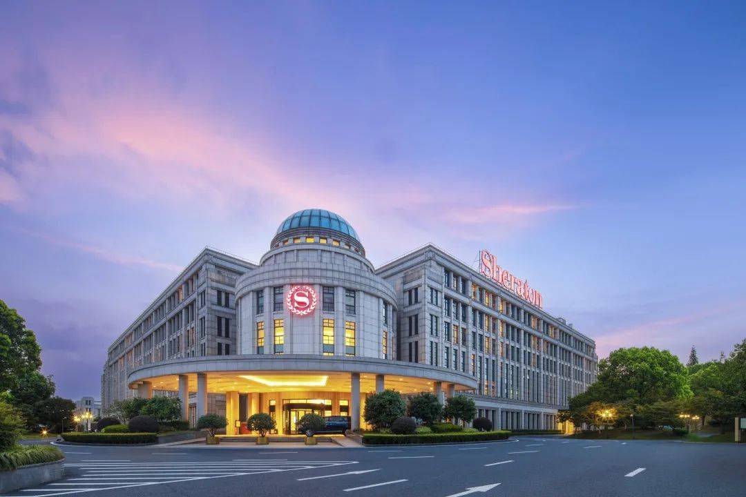 就在本周末,【喜来登x东林半山】打造了一个奇幻的世界,等你来玩!