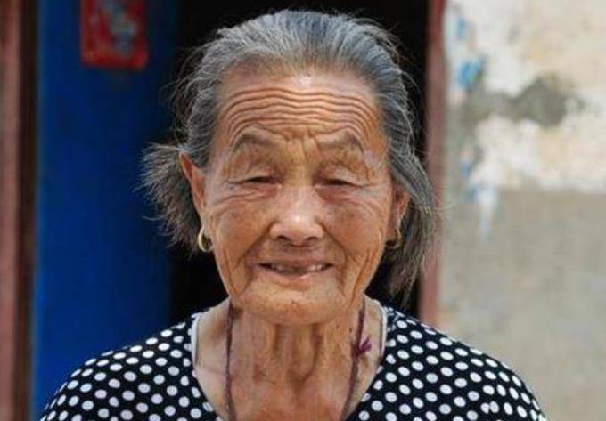 近亲结婚后,94岁陈秀英:生了3个"猴娃",50年不愿出村_孩子_故事_生活