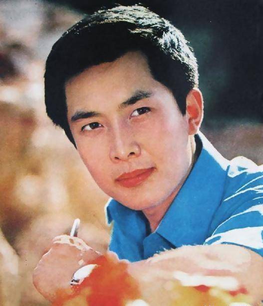 唐国强年轻时有多帅?看完这些照片服了_形象_经典_青岛
