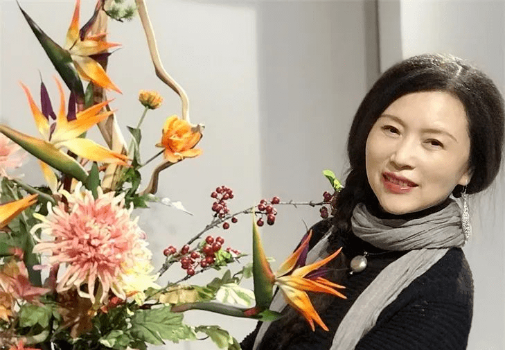 博士生导师,中国杰出插花艺术家,中国插花花艺资深大师,中国插花花艺