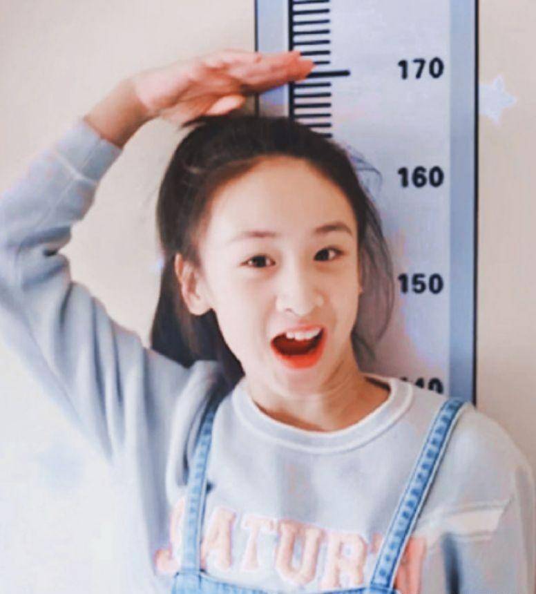 作为他的女儿田雨橙也是十分优秀的,现在才11岁的田雨橙,但是她的身材