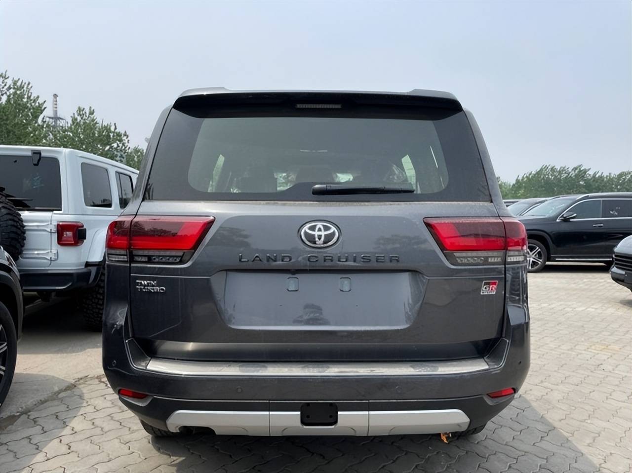 22款丰田兰德酷路泽lc300改款王者归来!打破谣言拒绝退港