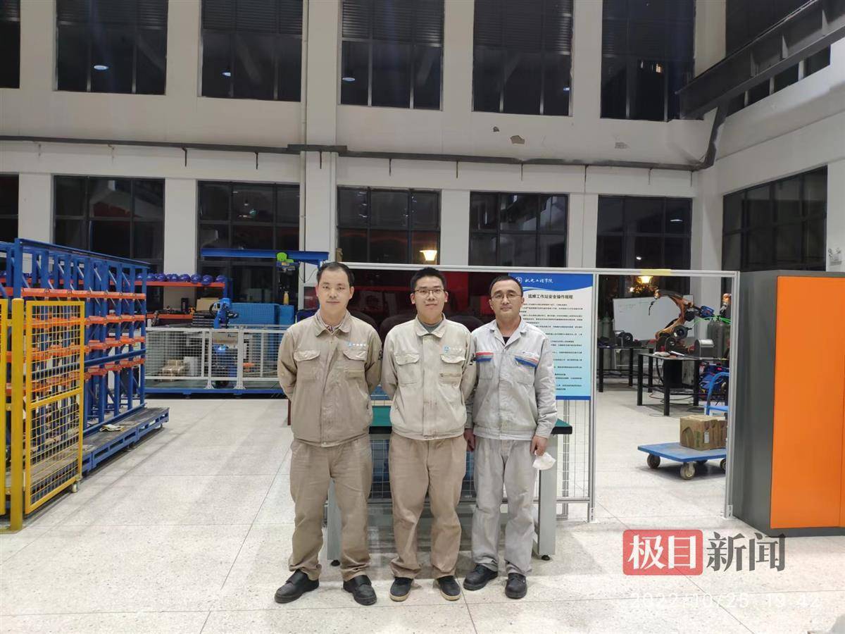 紧张集训，湖北“女飞手”冲击全国大赛_无人机_邹语晨_数字化