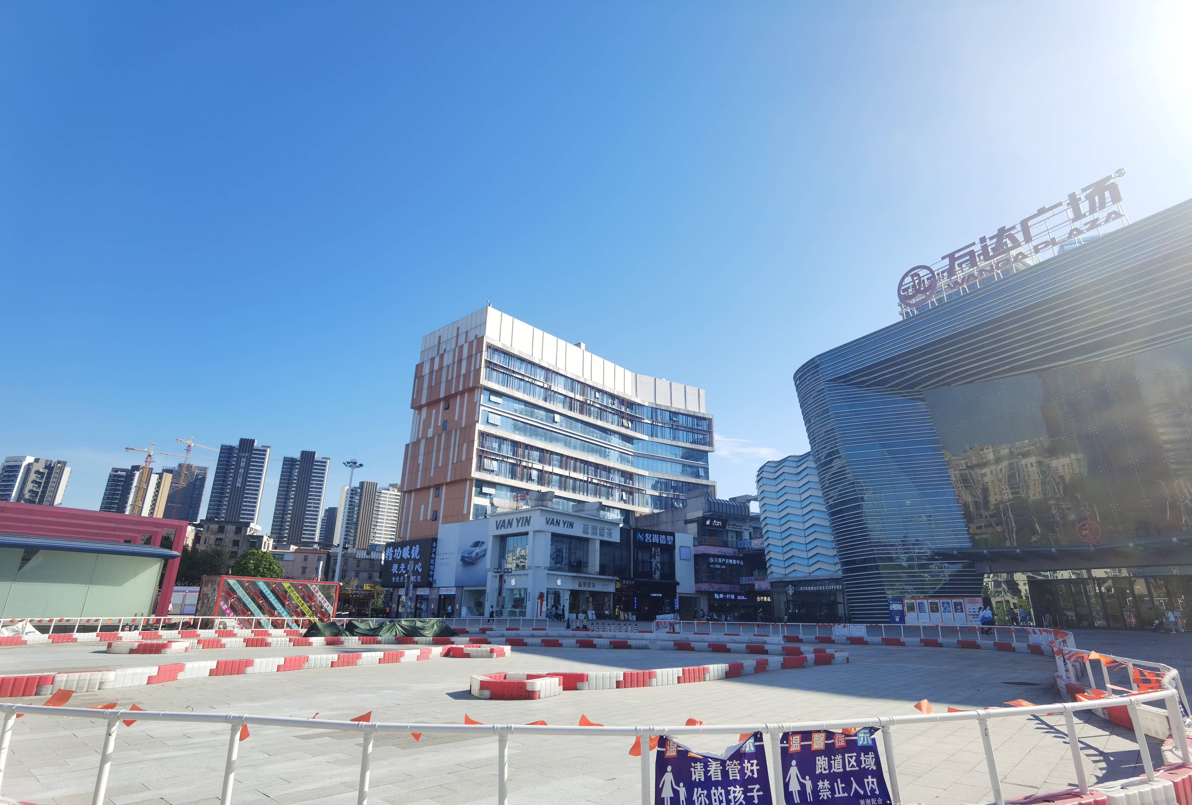 项目占据荔城的c位,21号线增城广场地铁站,万达广场举步可达,与增城区