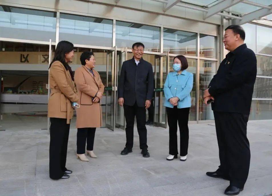 【纯真教育 品质新中】通辽市人民政府副市长曹金山莅临我校调研指导