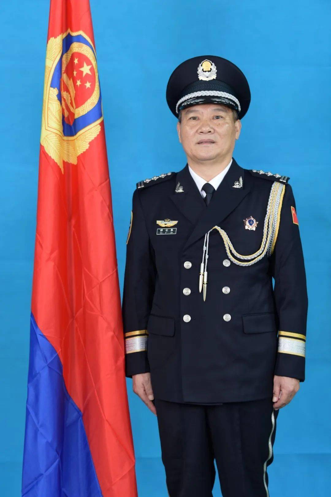 一身警服 一生荣耀 | "这身警礼服 您穿起来真好看"_警徽_活动_同志