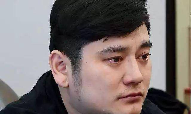 孙俪一家4口罕被拍，儿子帅气女儿心爱，夫妻恩爱10年互为福将