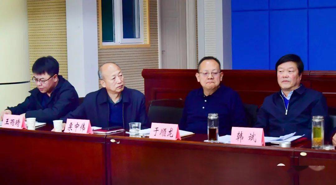 忻州市人社局党组书记,局长韩斌在市人事考试中心等四个局属事业单位