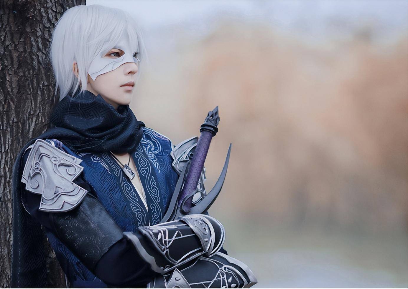 第一大佬熊祁又出白毛新作,连眼睫毛都在撩人,被电麻了_cos_角色_熊叔