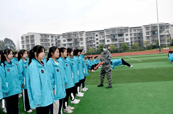 遂宁一中校服图片