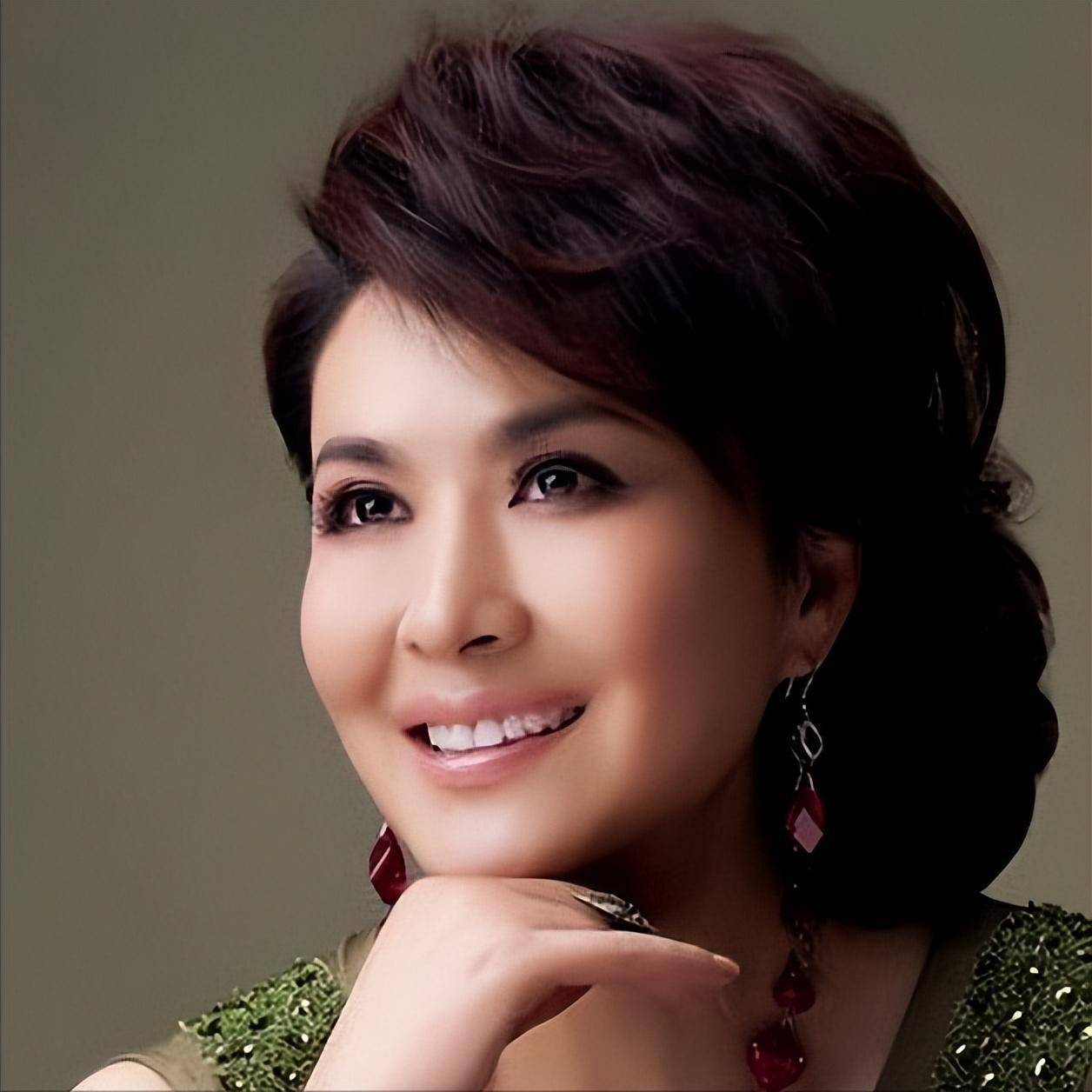 田歌:与尤小刚离婚后看透婚姻,不理前夫再婚2次,专